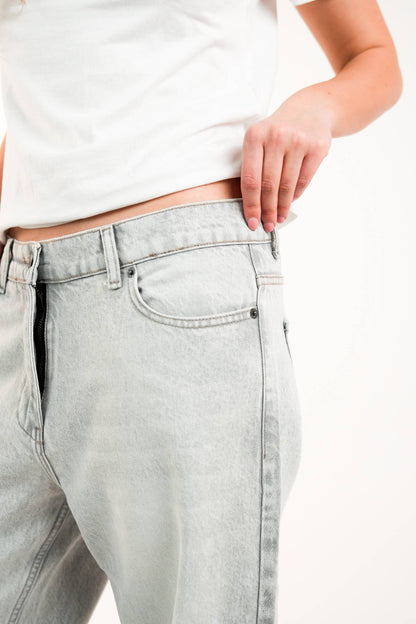 WOMEN'S WASHED DENIM