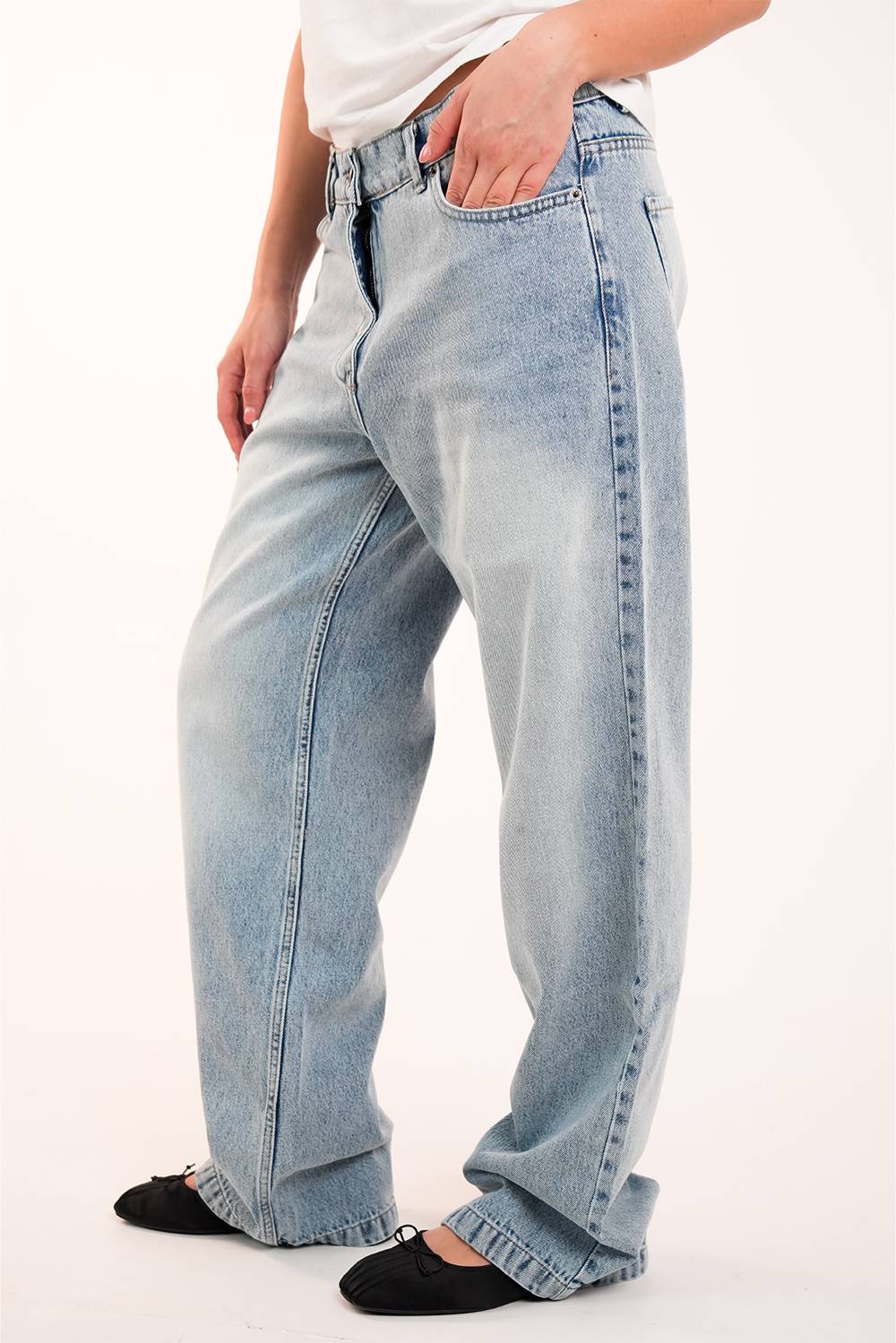 WOMEN'S WASHED DENIM