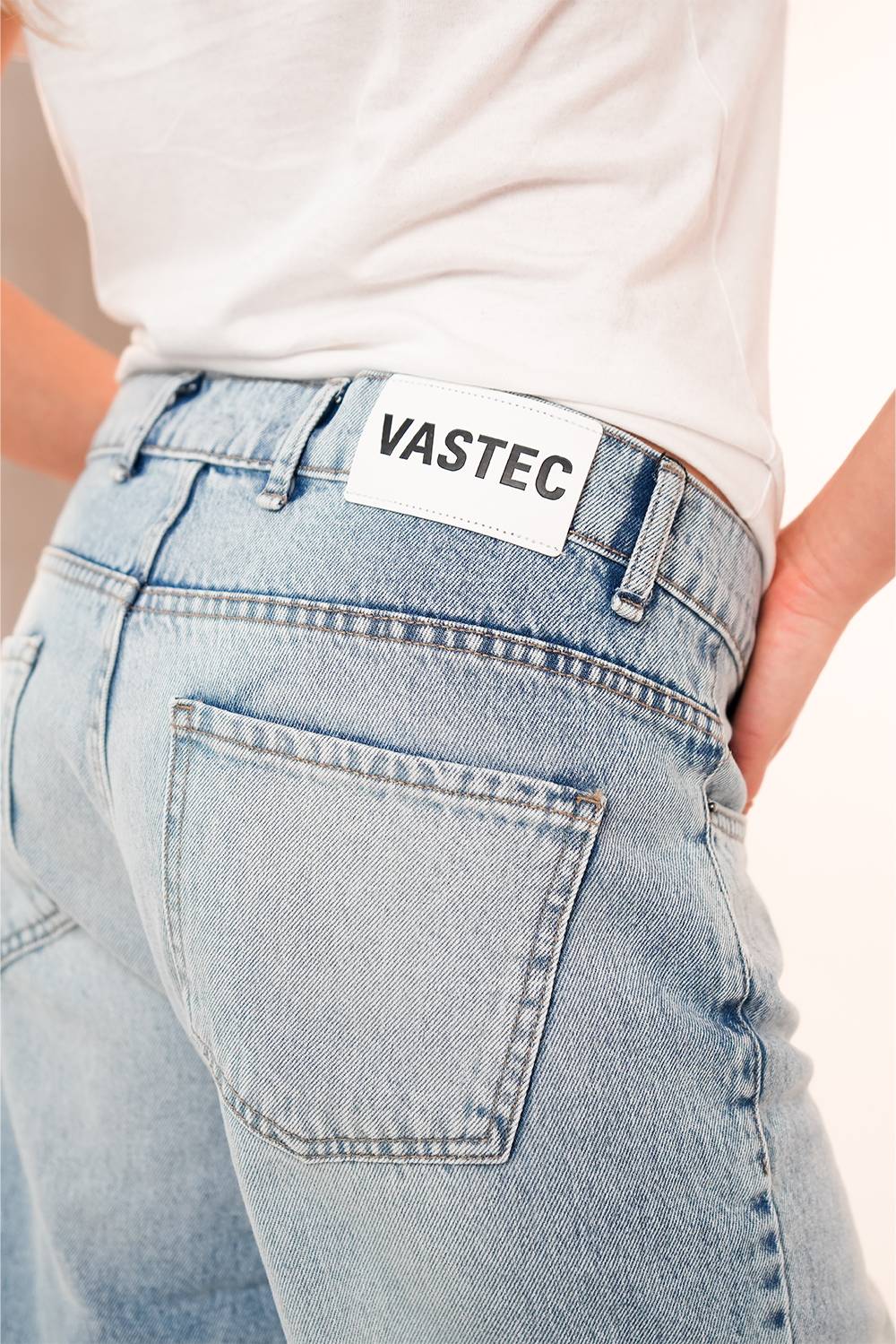 WOMEN'S WASHED DENIM